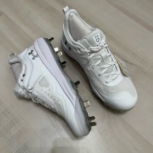 Underarmor women’s softball cleats